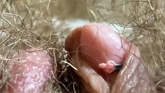 Primer plano extremo de gran clítoris, vagina, culo y boca-video fetiche de giganta, cuerpo peludo