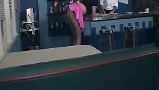 Tante semok dientot habis-habisan di konter bar