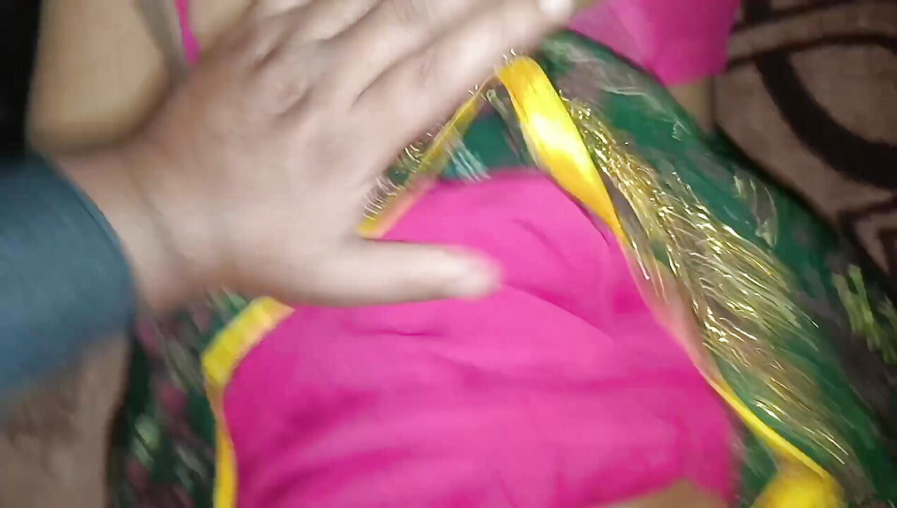 Bhabhi เพื่อนบ้านอินเดียน่ารักคนเดียวในเย็ดภาษาฮินดีที่บ้าน