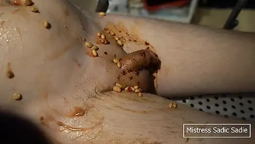 Mit dem Essen spielen