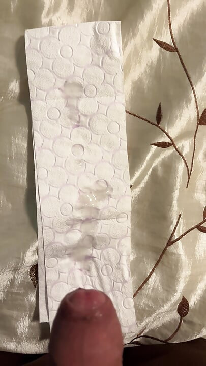 Earl smile, großer cumshot, schwere ladung auf toilettenpapier
