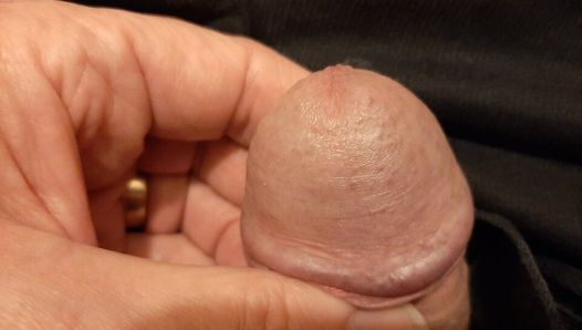 Flick perst haar kleine clitoris tot het huilt