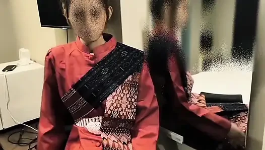Hinter den kulissen thailändisches e-san-kleid