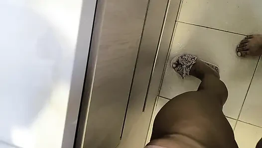 Adik tiri latinaku minta aku bikin dia enak di dapur