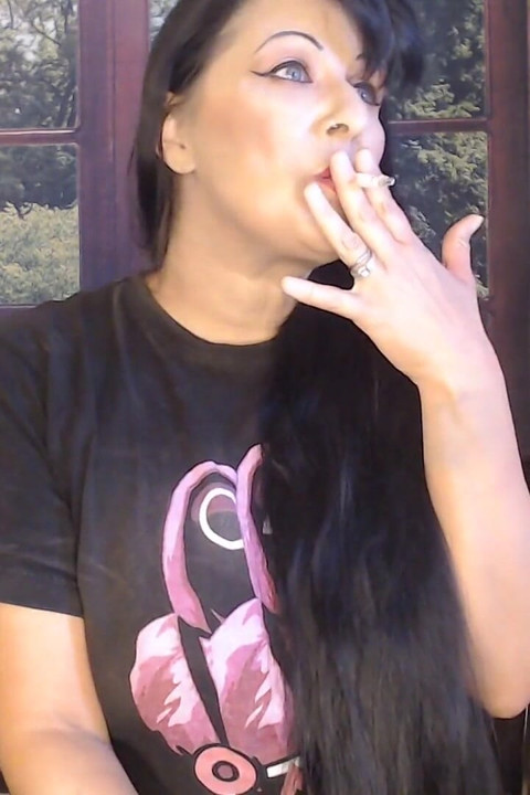 MILF Mouthy Smoke Inhales