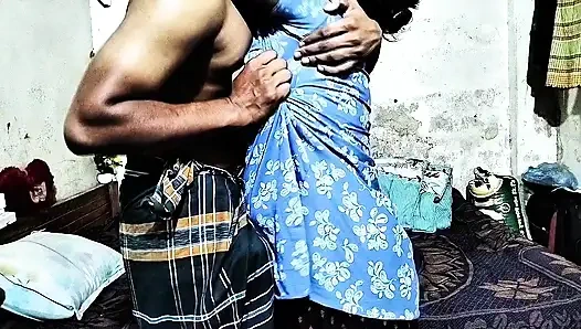 Hintli kadını çok sert siktim. Büyük göğüslerini sıktim.. Bölüm 1