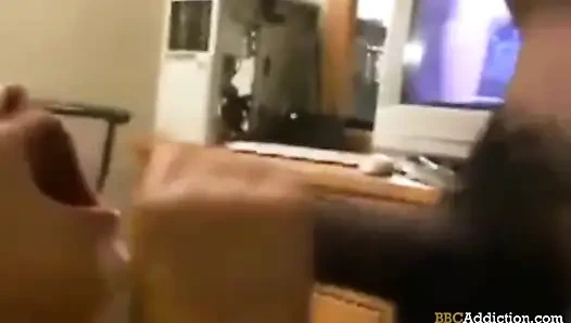 BBC Addiction - 100% Amateur und selbstgedrehte porno-videos. MILFs süchtig nach BBC und interracial knallen