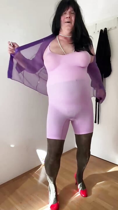 Roupa rosa com meia-calça