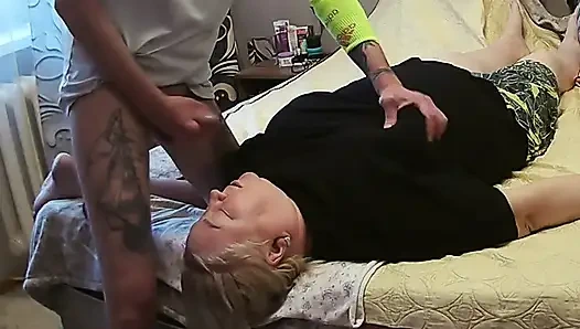 Kız arkadaşıma boşalmak için sikimi sıvazlıyorum