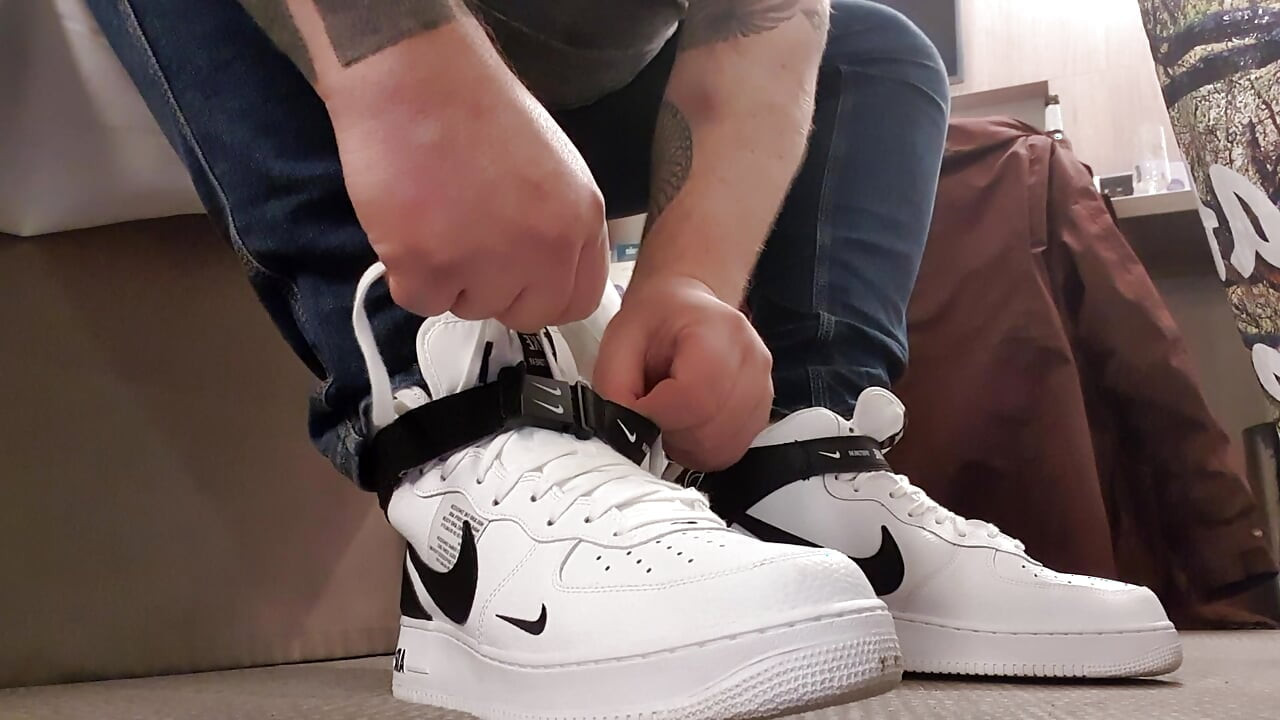 Nike AFO Put en on