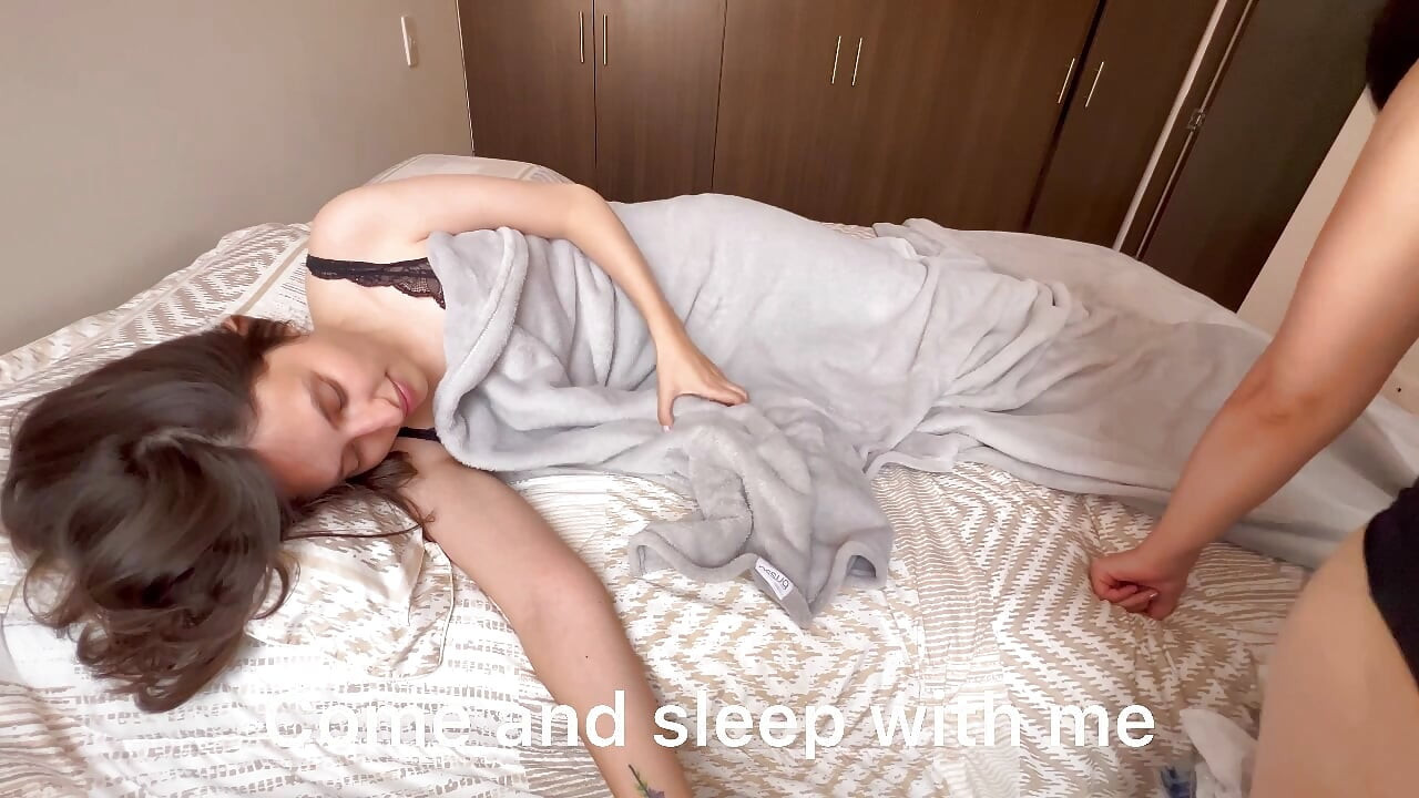 Šukej mi kundičku, dokud to už nevydržím lesbickou děvku