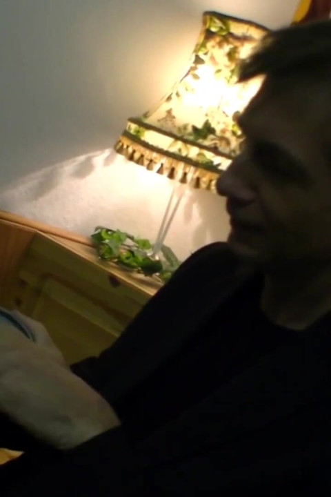 Kurvet moden knulling på bordet