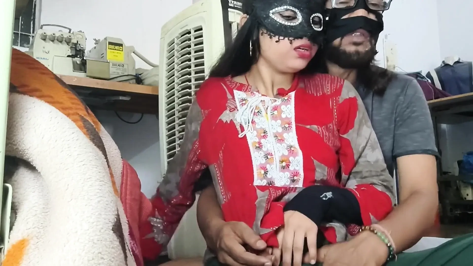 德西热辣夫妇享受性爱故事印地语音频
