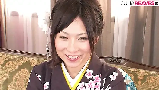 Cewek Asia membuat rekaman seks pertamanya dan memeknya yang berbulu disetubuhi