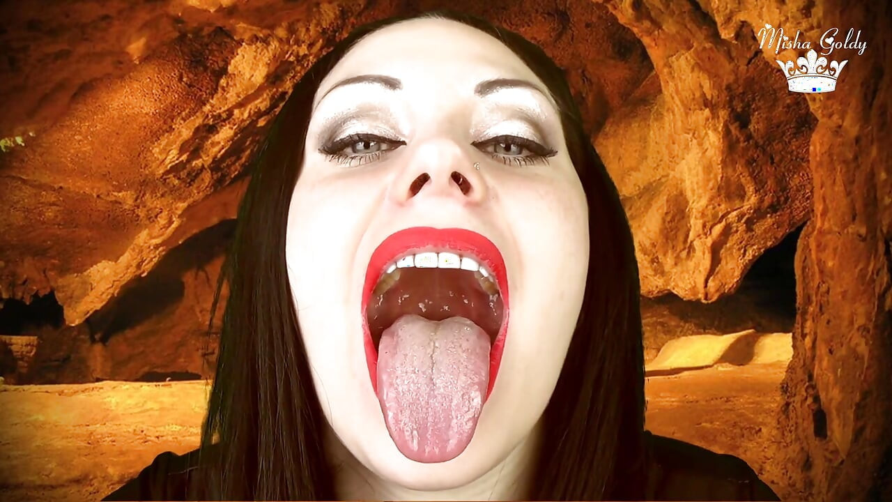 Hungry Werewolf quer consumi-lo vivo (em primeiro plano, boca, língua e garganta)