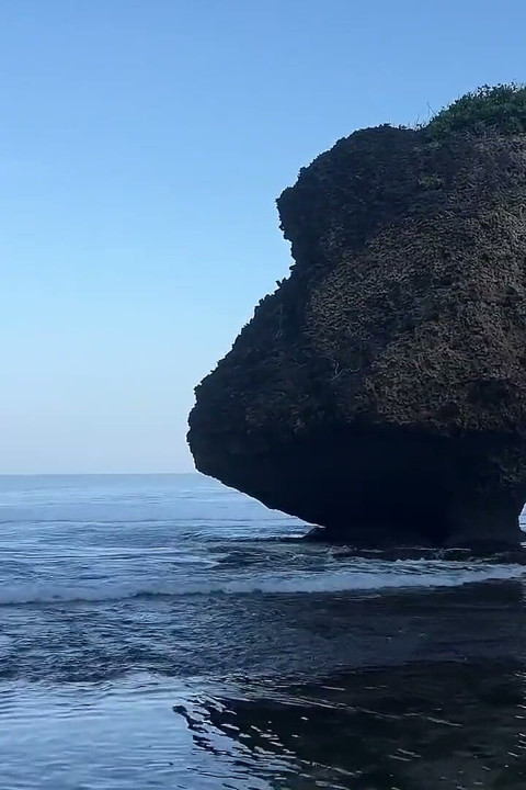 Bir adada güzel bir deniz kızıyla tanıştım ve bacaklarını verdim böylece