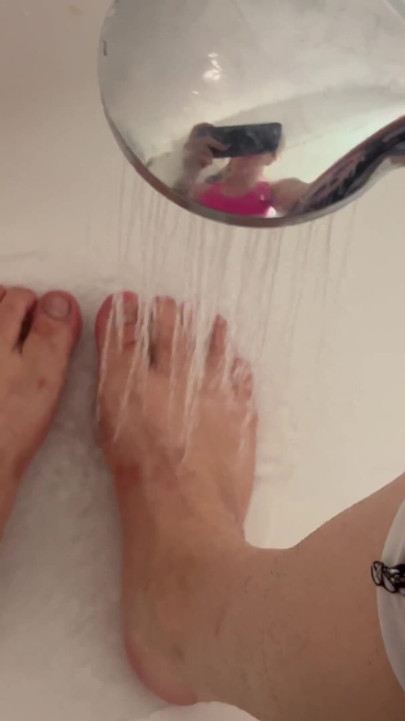 Lavano i miei piedi sudati dopo aver corso