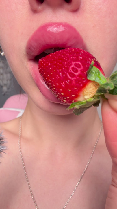 Juicy strawberry asmr - wet lips Close-up