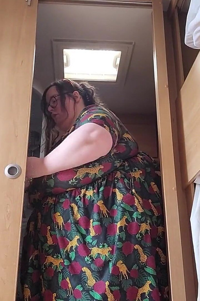 SSBBW protiv malenih vrata kamp prikolice