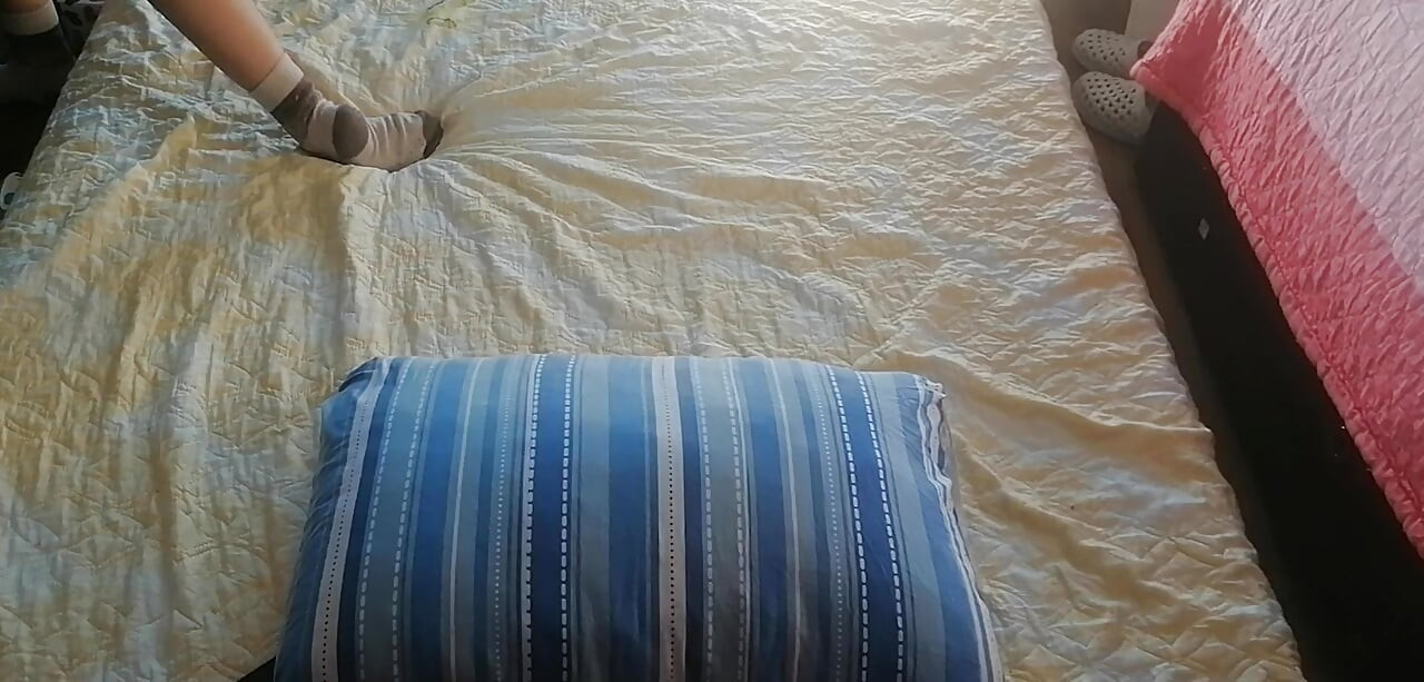 Amateur MILF does yoga naked, hairy pussy, big ass, big tits. Amateur massage with vibrator, naked brunette.