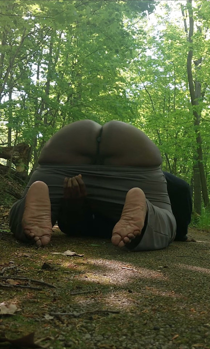 Risky exposed public cumshot
