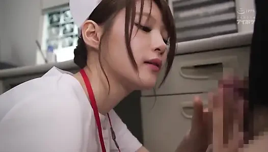 Güzel hemşire yarağını emmeyi seviyor ve boşalmanı idare edecek. Bölüm 2