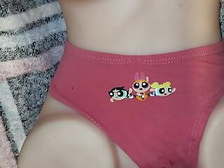 Kontol perawan Asia bermain di celana dalam kecil silikon boneka seks