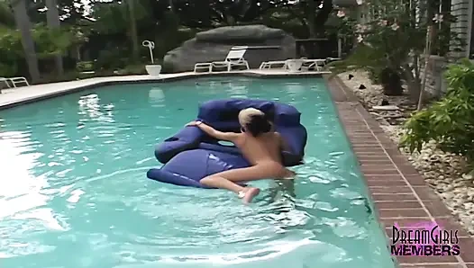 Outdoor-muschi-show und masturbation