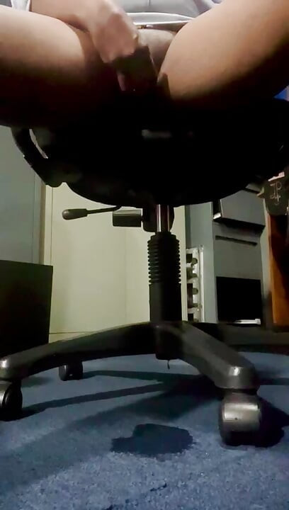 Mastbrate au bureau, je suis venu au bureau