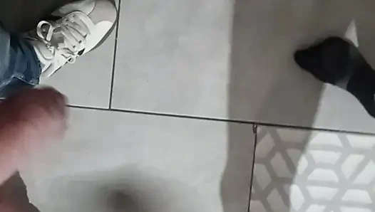 Schwanz und eier schlagen mit spatula hart