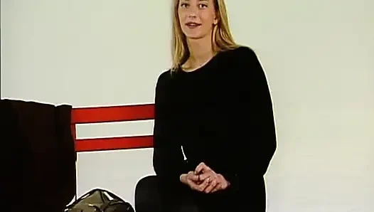 Edles schÃ¤tzchen aus deutschland hat ihr perfektes outfit raus, aber dessous bleiben