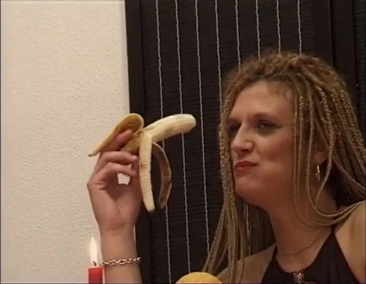 Banan in muschi, schwanz im arsch