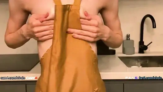 Bu ateşli minyon hatunun amını parmaklarken ıslanmasını izle