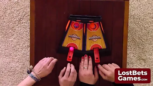 Tobi bu Striptiz Basketbol Paleti oyununda parlıyor