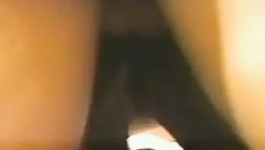 Cewek rambut cokelat dengan toket kecil dientot sama dua pria