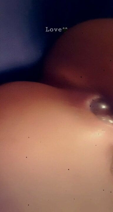 Hotwife with plug un ass