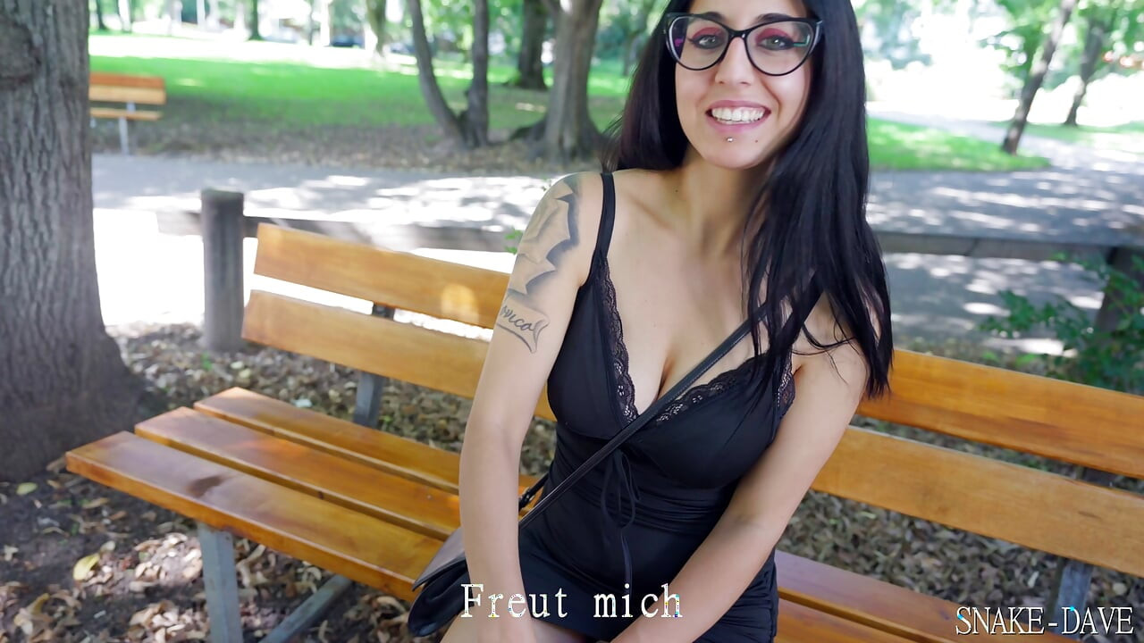Sexy Italian woman approached and fucked in the park