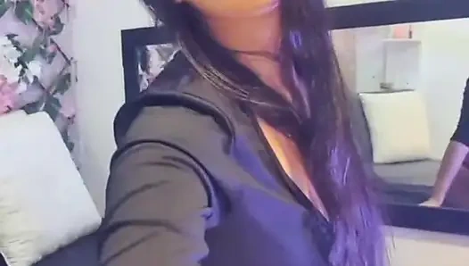 İnce, küçük ve baştan seni kancaya takan bir cazibeye sahip