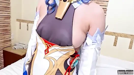 Genshin tarzından ilham alan cosplay güzellik, döllenmeyle biten eğlenceli bir bakış açısı anında kıvrımlarını gösteriyor