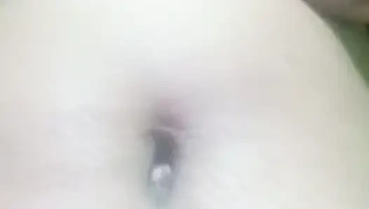 mamta bhabi ne chut main ungli kar ke chut se pani nekali