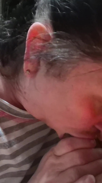 목구멍에 뚱뚱한 자지를 내려주기로 결심했습니다(핫한 비디오) | 클립 1