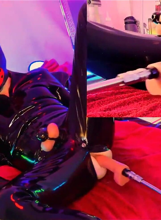 Nicolaus Rubber Show with Pet Mask