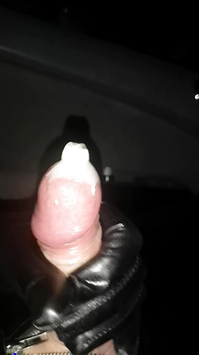 Cumshot in the car
