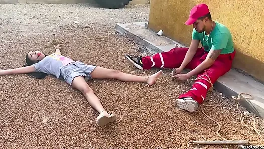 Скучаю 18-летняя хочет бондаж сексуального разнорабочего (эпизод 2 из 2)