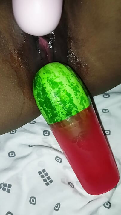 Büyük salatalıklı seksi baldız