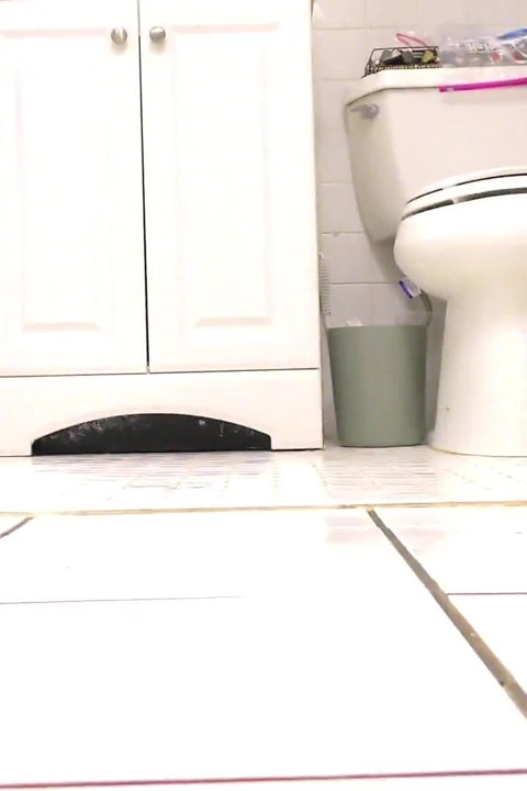 2 Young Giants in the Shower