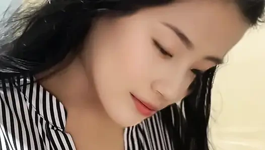 Young woman's handjob is so good it makes me squirt