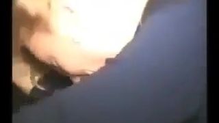 Une femme crie pour une grosse bite noire