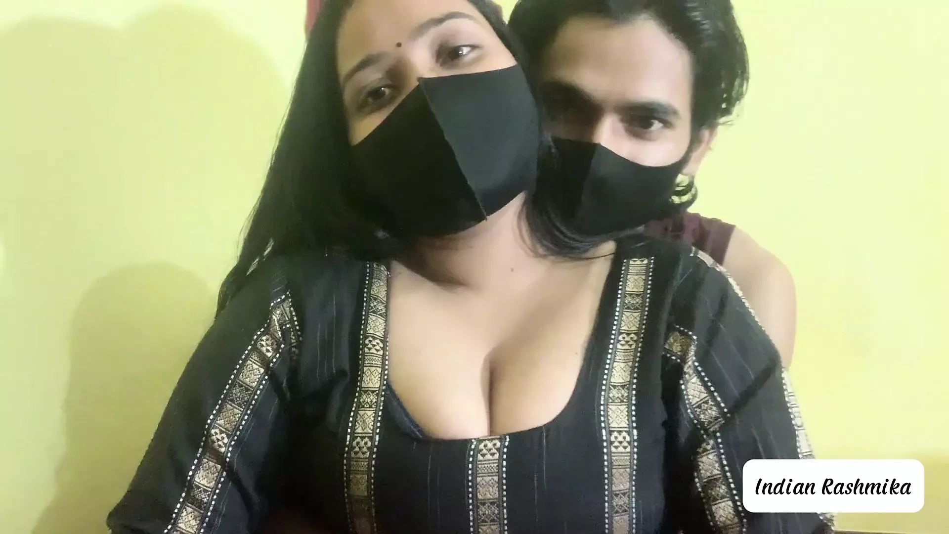 Heiße und gelangweilte hausfrau mit ihrem wunsch nach geheimer indischer desi, 18 jahre/o, echt selbstgedreht in Hindi-audio
