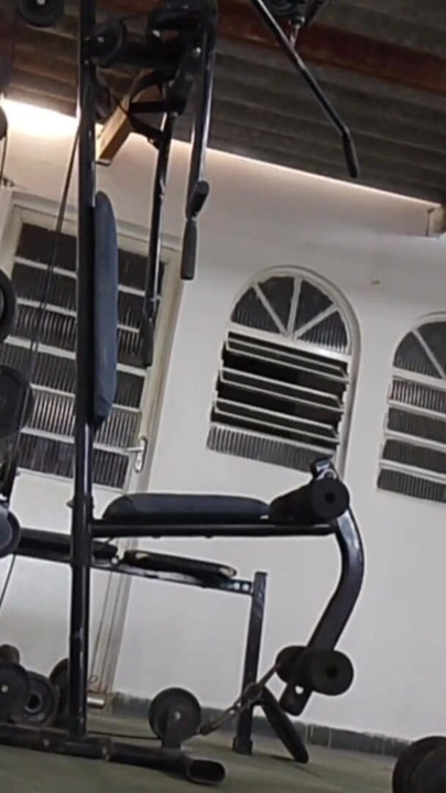 Camera films naked crown at the gym | Clip 2